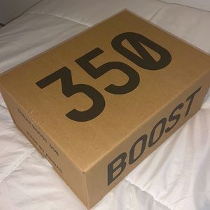 Yeezy shoebox